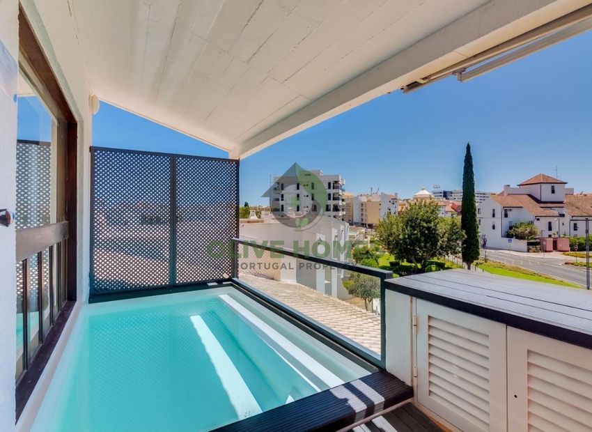 Imagem Piscina de apartamento t3 em Largo das Rosas