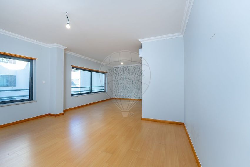Imagem Divisão de apartamento t3 em Rua Rómulo de Carvalho