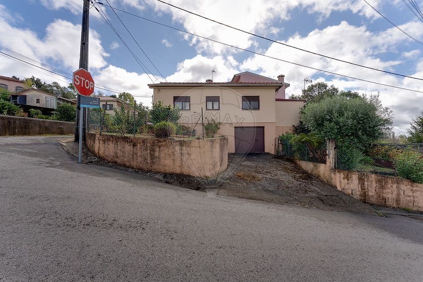 Imagem Fachada de  moradia independente em Macinhata do Vouga