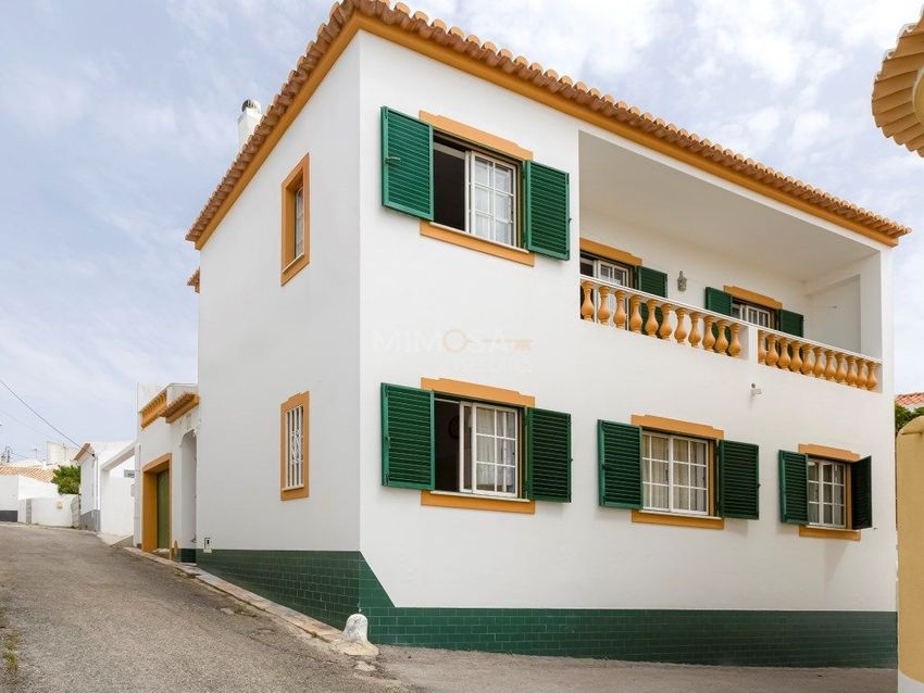 Imagem Fachada de  moradia independente em Espiche