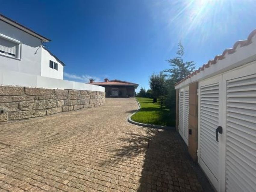 Imagem Fachada de  moradia independente em Castêlo da Maia