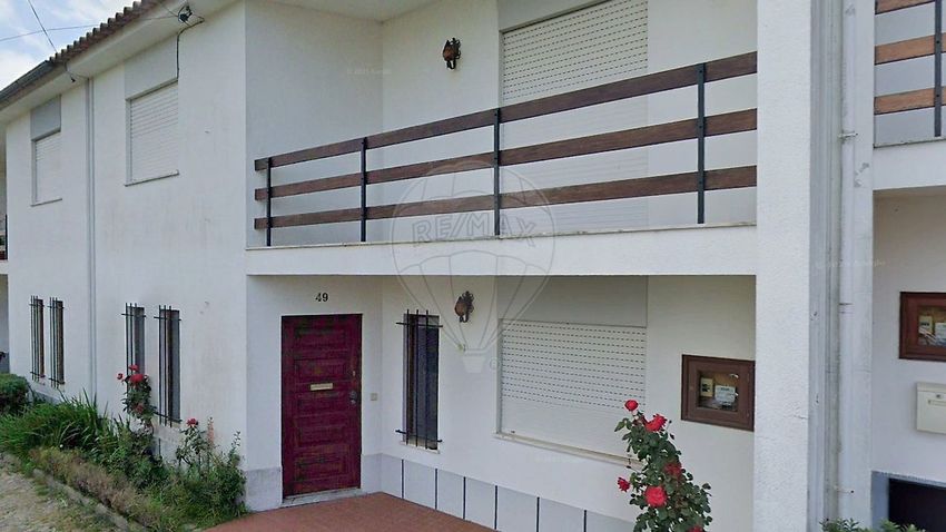 Imagem Fachada de  moradia independente em Travessa do Souto