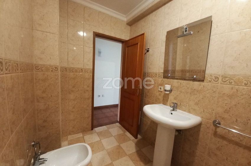 Imagem Casa de banho de apartamento t2 em Eixo e Eirol