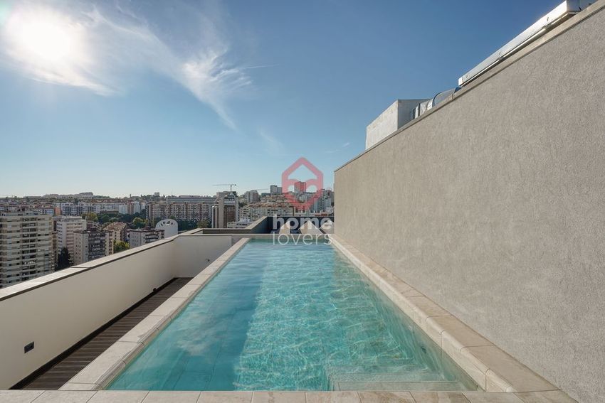 Imagem Piscina de apartamento t3 em Rua Amadeu de Sousa Cardoso