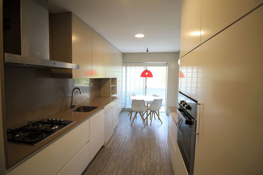 Imagem Cozinha de apartamento t3 em Avenida General Norton de Matos, 136