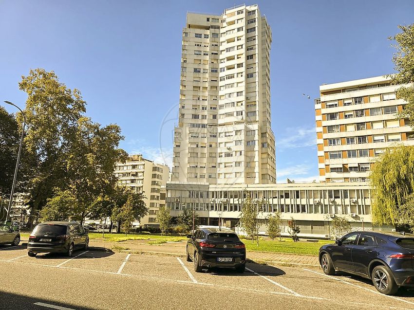 Imagem Vistas de apartamento t1 em Rua Afonso Lopes Vieira