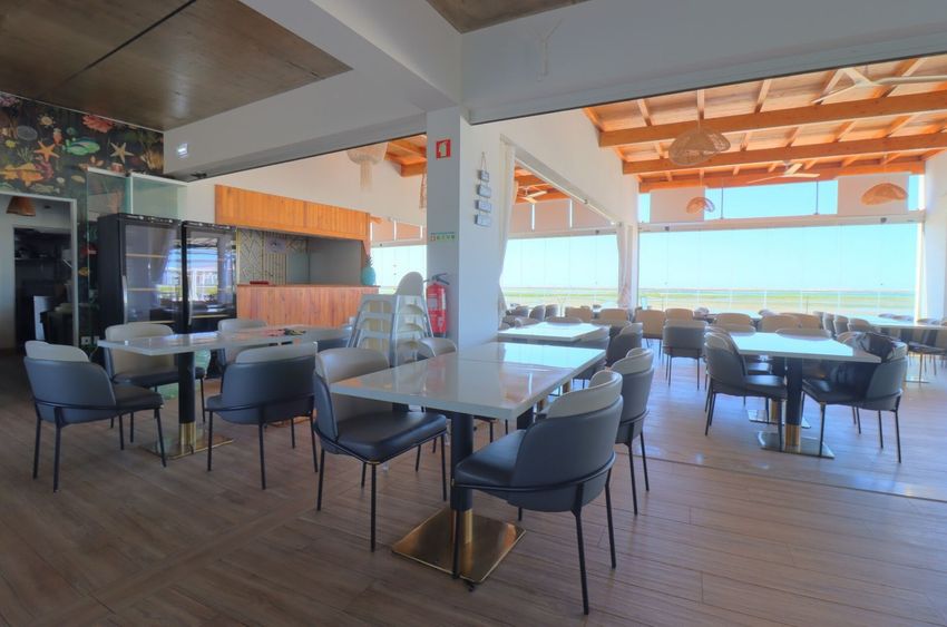 Imagem Sala de estar de espaço comercial em Avenida 5 de Outubro s/n