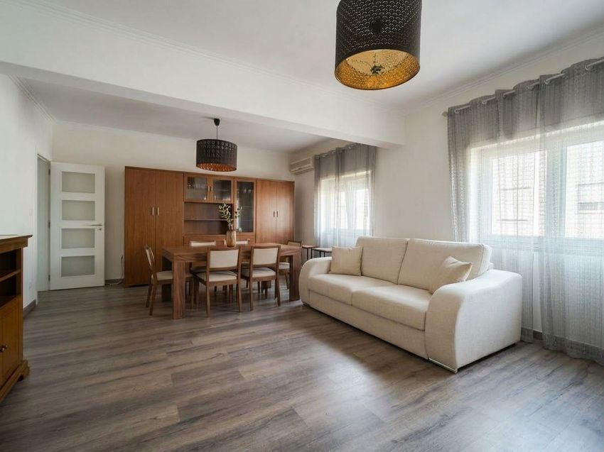 Imagem Sala de estar de apartamento t3 em Avenida General Humberto Delgado, 11