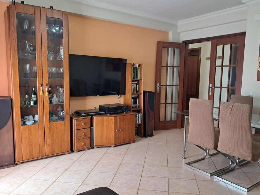 Imagem Sala de estar de apartamento t3 em Avenida São João de Deus, 11