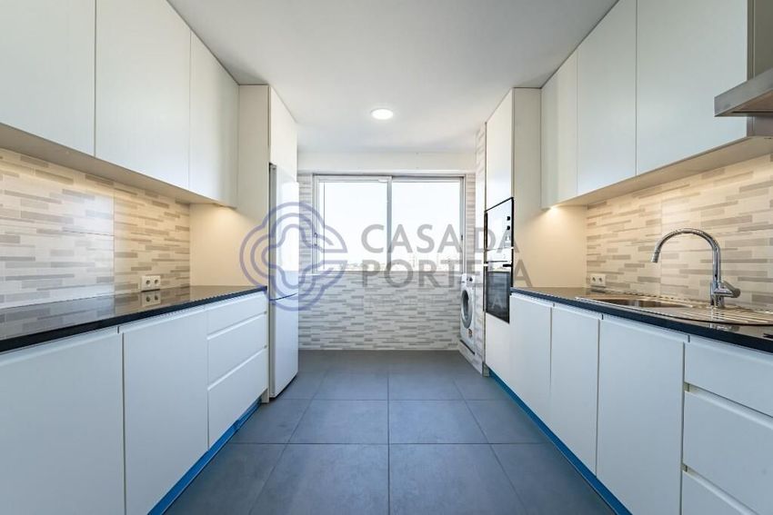 Imagem Cozinha de apartamento t3 em Rua do Professor Damião Peres s/n