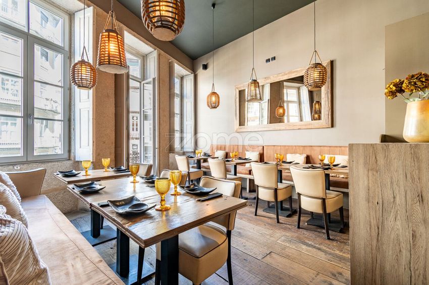Imagem Sala de jantar de espaço comercial em Rua de Mouzinho da Silveira, 298