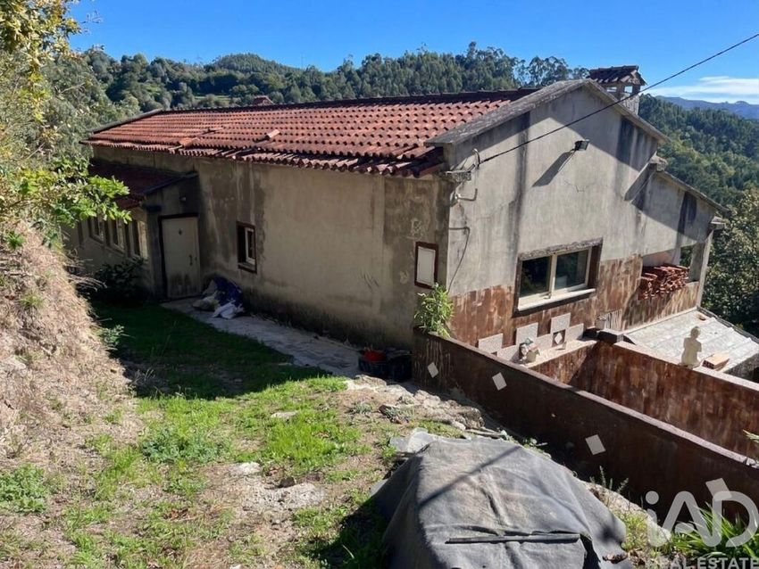 Imagem Fachada de  moradia independente em Sande - Vilarinho - Barros - Gomide