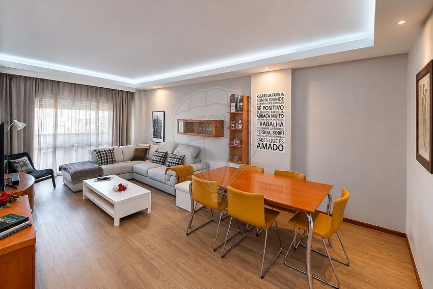 Imagem Sala de estar de apartamento t2 em Rua Santo António de Bolonha