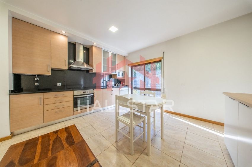 Imagem Cozinha de apartamento t2 em Rua de São Miguel, 220