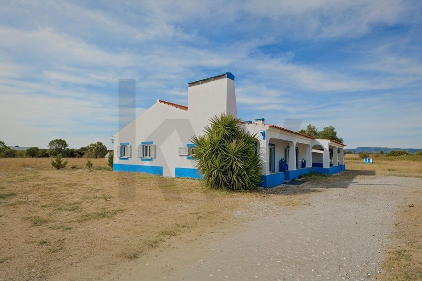 Imagem Fachada de  casa ou moradia em Estrada Sem Nome