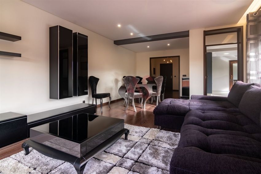 Imagem Sala de estar de apartamento t3 em Avenida 4 de Abril de 1955, 37