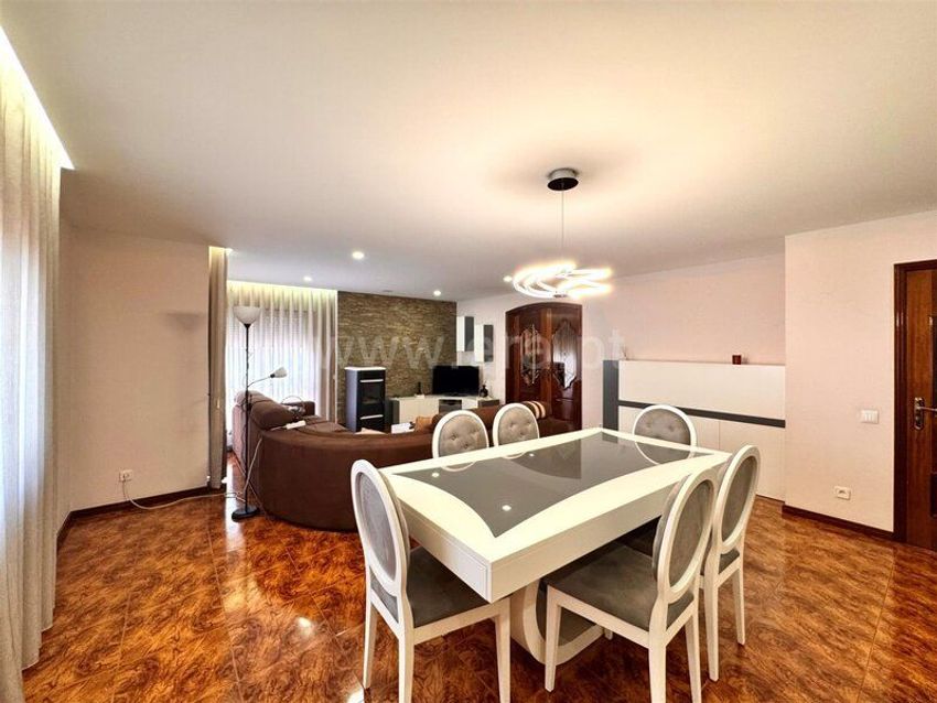 Imagem Sala de estar de  casa ou moradia em Jovim