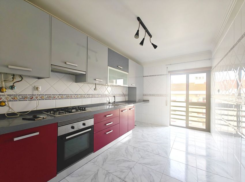 Imagem Cozinha de apartamento t2 em Rua Manuel da Fonseca, 4