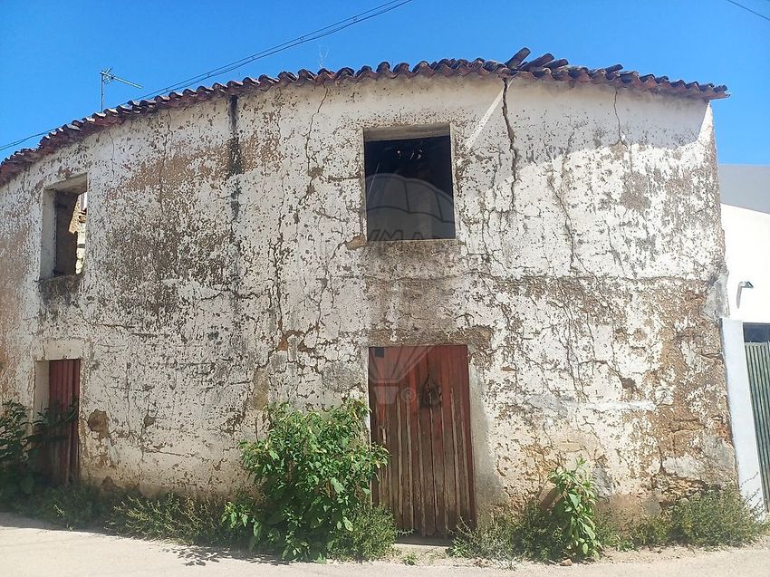 Imagem Fachada de  moradia independente em Rua Reta da Póvoa