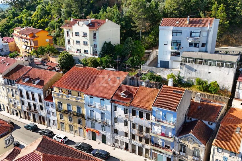 Imagem Fachada de espaço comercial em Rua Figueira da Foz, 58