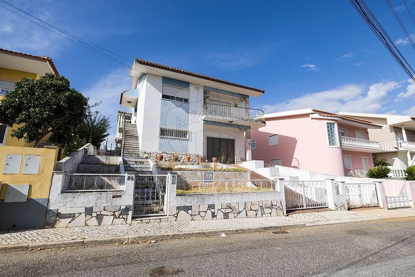 Imagem Fachada de  moradia independente em Santo Antão e São Julião do Tojal