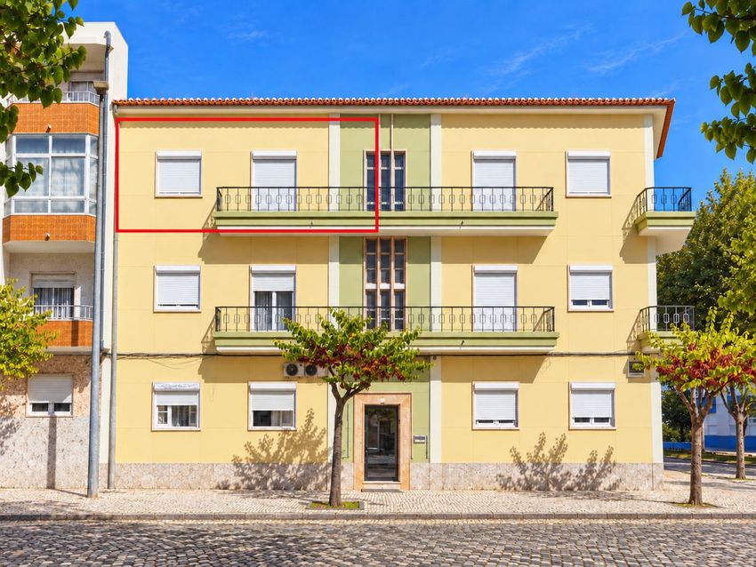 Imagem Fachada de apartamento t2 em Rua António Santos Jorge, 2