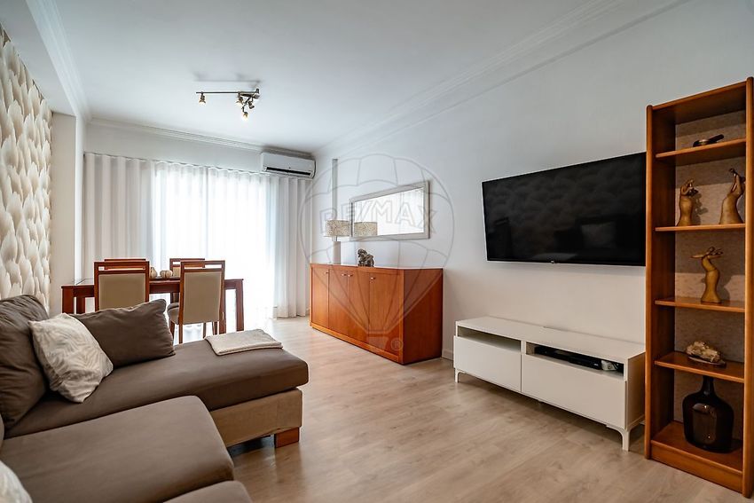 Imagem Sala de estar de apartamento t3 em Rua Francisco Maria Supico