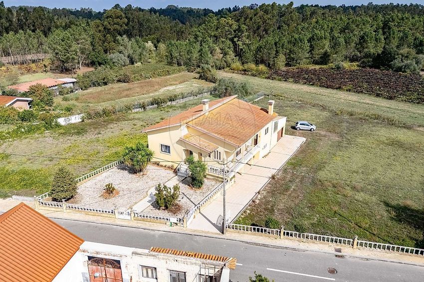 Imagem Fachada de  moradia independente em Covões e Camarneira
