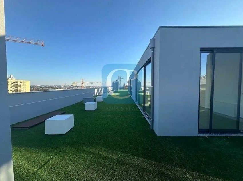 Imagem Varanda de apartamento t4 em Rua Dona Maria da Conceição Mota Sotomayor, 370