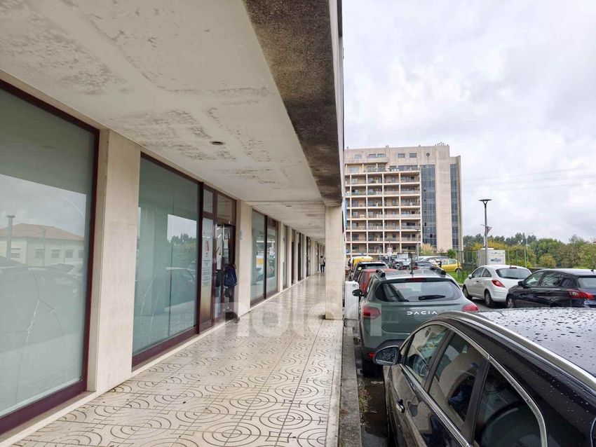 Imagem Vistas de espaço comercial em Rua Professor José Marques de Queiros Junior Sn