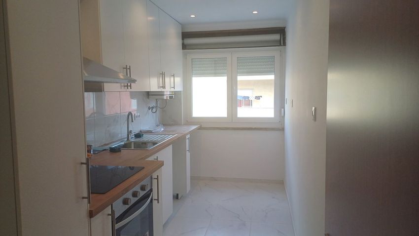 Imagem Cozinha de apartamento t2 em Rua António Nunes Sequeira