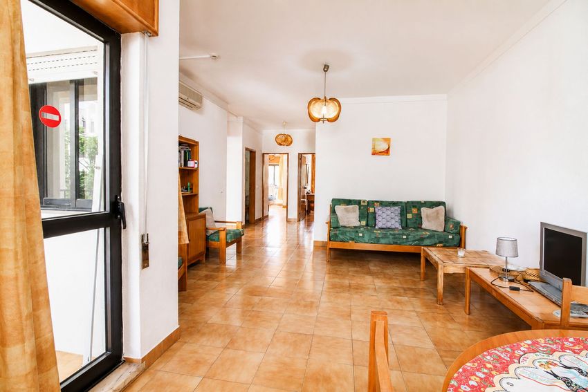 Imagem Sala de estar de apartamento t2 em Estrada do Alvor s/n