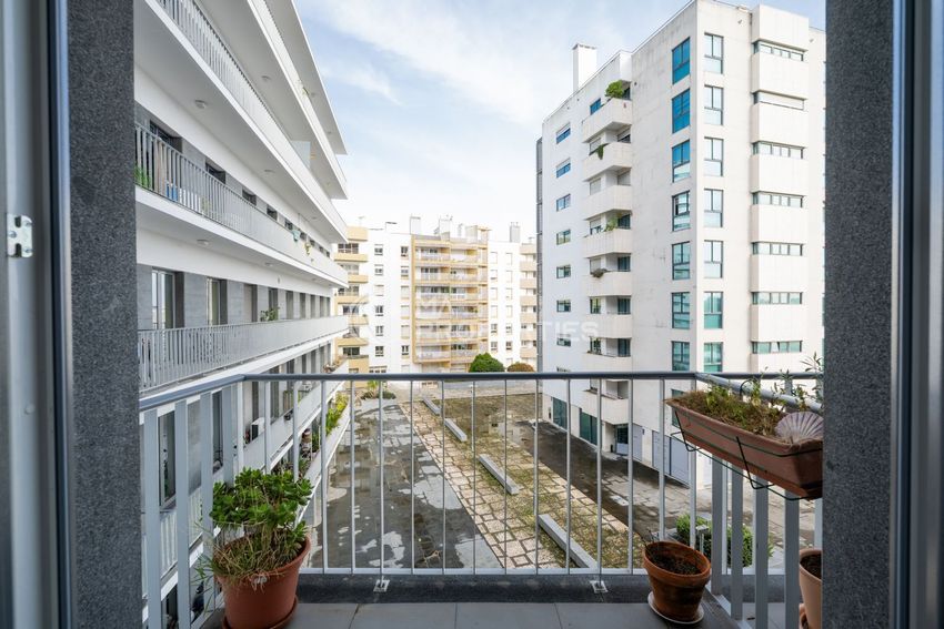 Imagem Vistas de apartamento t2 em Avenida Ulisses, 1