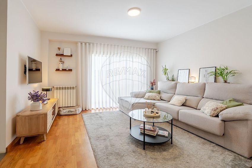 Imagem Sala de estar de apartamento t3 em Avenida Doutor Fernando Melo, 203