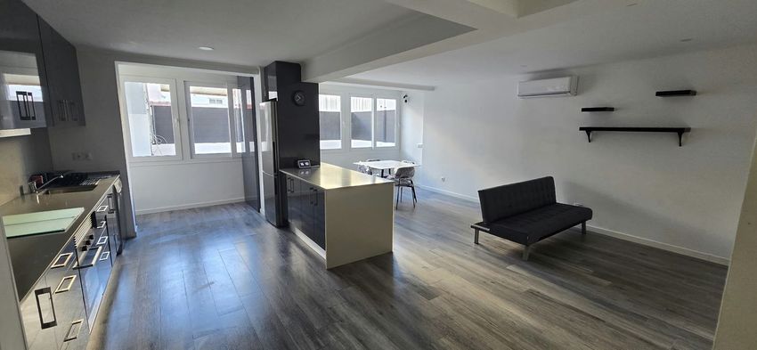 Imagem Sala de estar de apartamento t3 em Rua Pedro Matos Filipe, 5