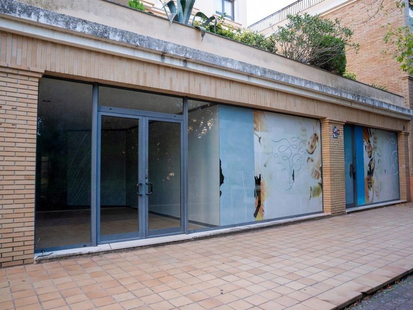 Imagem de espaço comercial em Santo António dos Cavaleiros e Frielas
