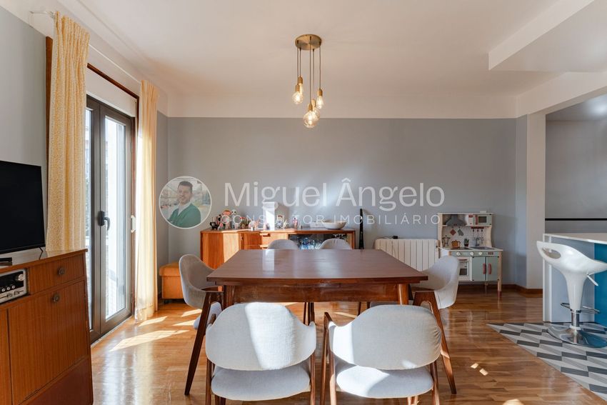Imagem Sala de estar de apartamento t2 em Rua de Dom Pedro V s/n