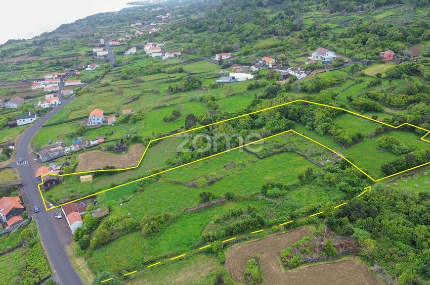 Imagem Vistas de terreno em Santo António