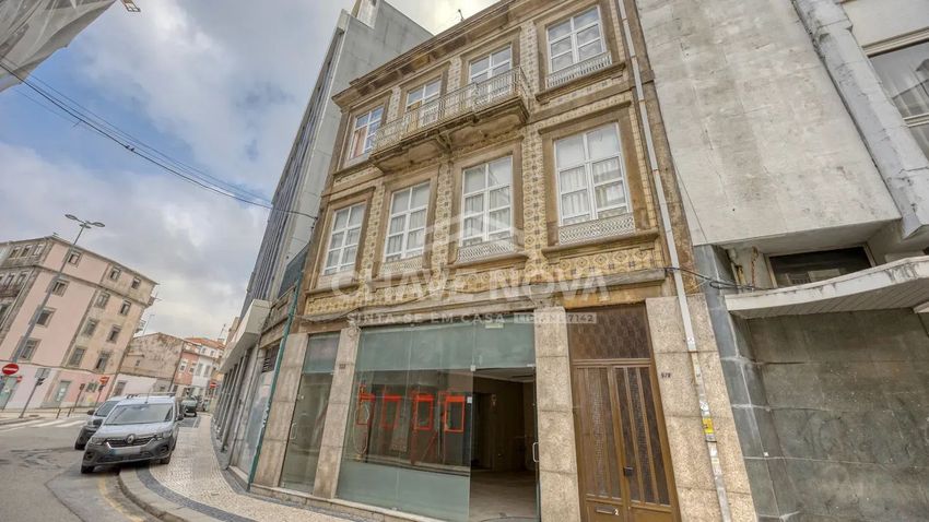 Imagem Fachada de prédio residencial em Rua de Cedofeita s/n