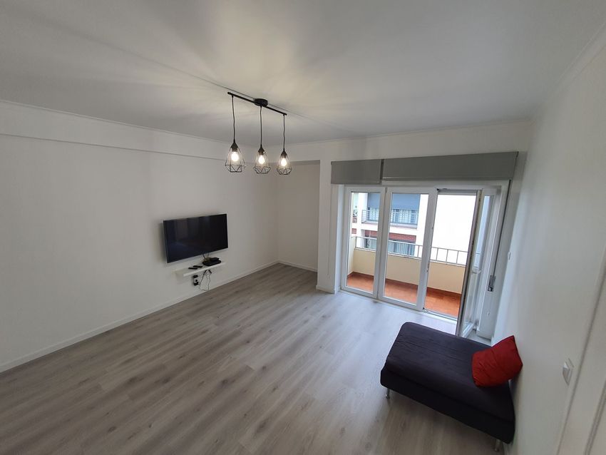 Imagem Sala de estar de apartamento t2 em Rua Dom Afonso de Albuquerque, 32
