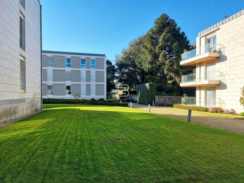 Imagem Vistas de apartamento t4 em Serralves