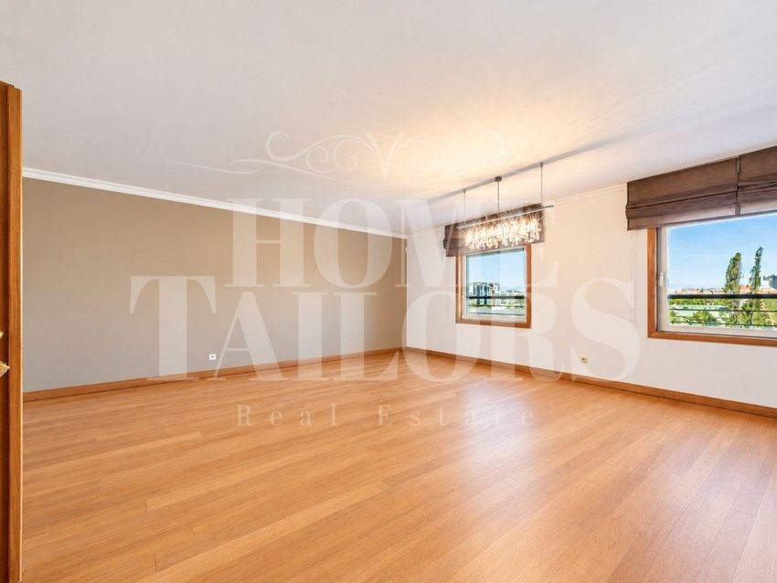 Imagem Divisão de apartamento t2 em Avenida Duque de Ávila