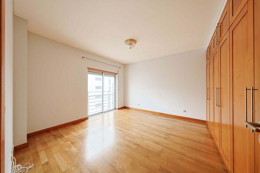 Imagem Divisão de apartamento t3 em São Pedro