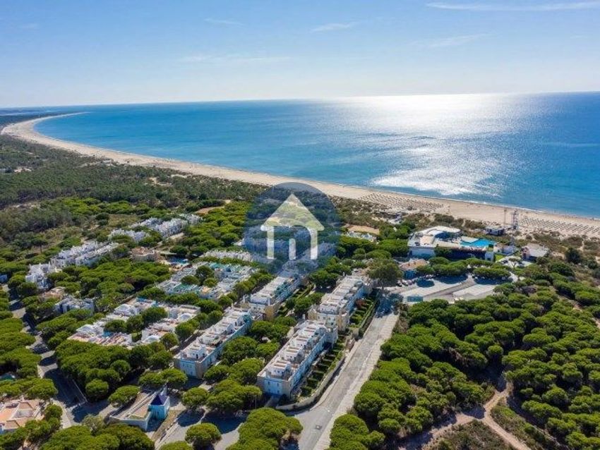 Imagem Vistas de  moradia geminada em Rua de Real Village - Praia Verde