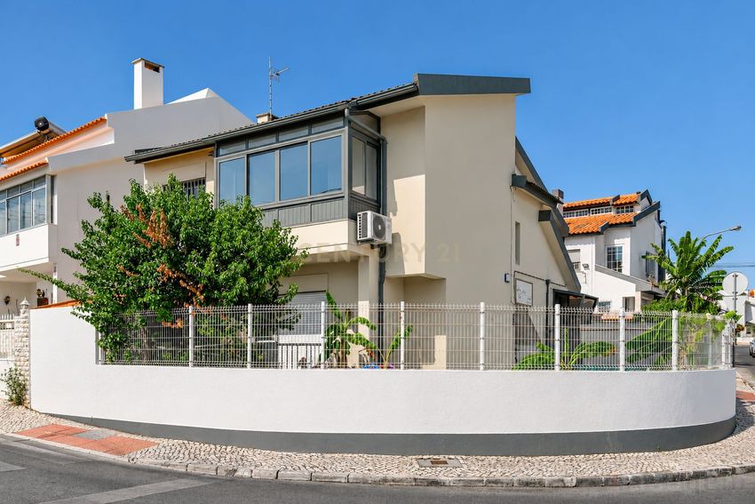 Imagem Fachada de apartamento t4 em Rua Marquês de Pombal