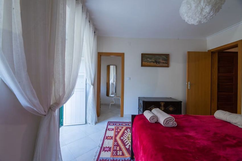Imagem Quarto de apartamento t3 em Calçada do Duque de Lafões, 38