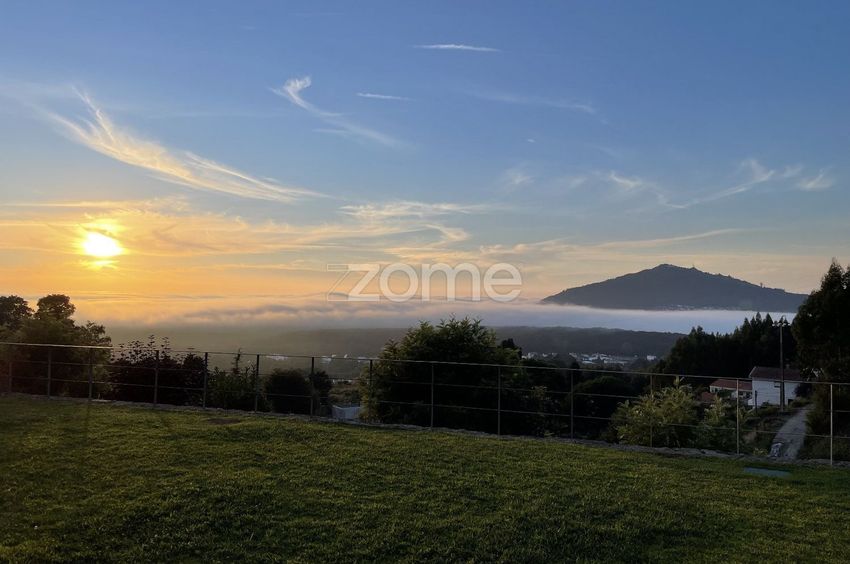 Imagem Vistas de  moradia independente em Calçada Santo António