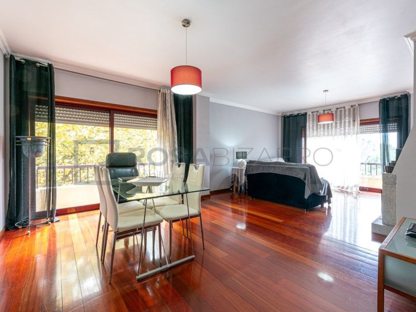 Imagem Sala de estar de apartamento t3 em Rua Mestre Guilherme Pereira da Silva