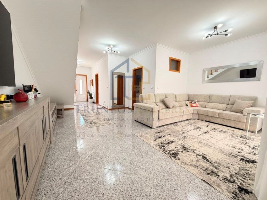 Imagem Sala de estar de  moradia independente em Rua das Mimosas, 63