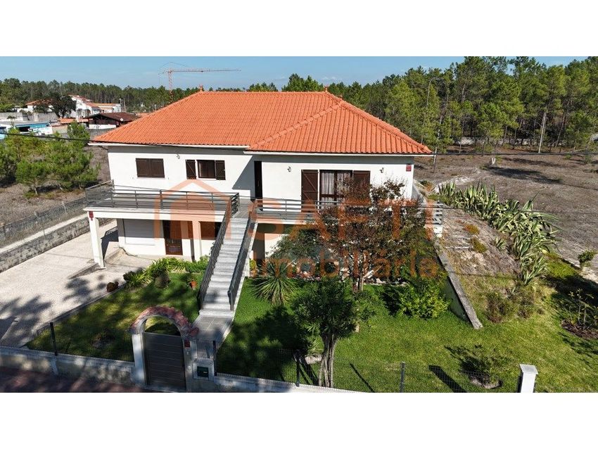 Imagem Fachada de  moradia independente em Pataias e Martingança